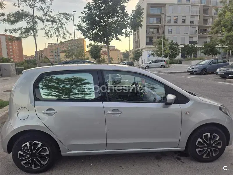 Usado Seat Mii Style 60 CV (44 kW) 2014 Gris / plata Utilitario
