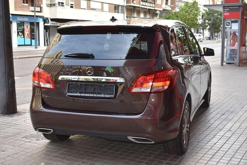 Usado Mercedes B220 177 CV (130 kW) 2017 Marrón Monovolumen