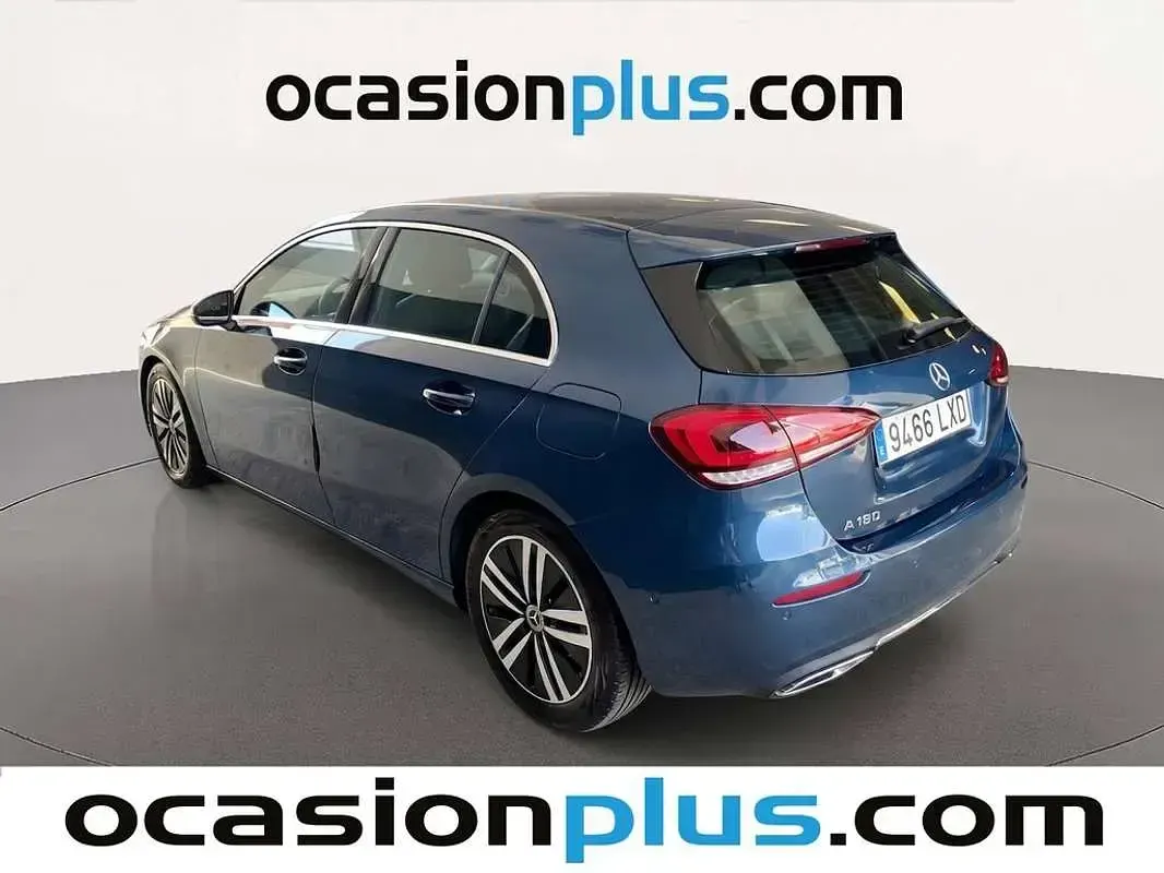 Usado Mercedes A180 136 CV (100 kW) 2022 Azul Utilitario