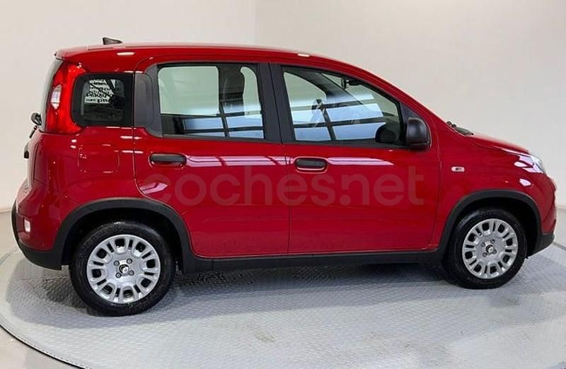 Nuevo Fiat Panda 70 CV (51 kW) 2025 Rojo Utilitario