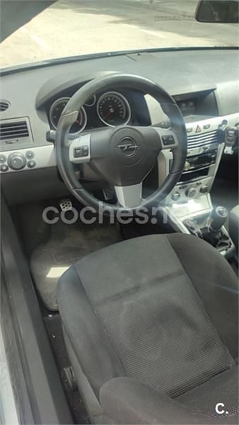 Usado Opel Astra GTC Sport 120 CV (88 kW) 2006 Gris / plata Berlina