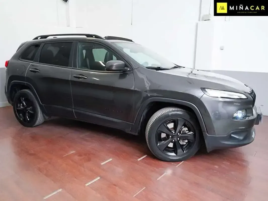 Usado Jeep Cherokee Night Eagle 200 CV (147 kW) 2017 Gris SUV