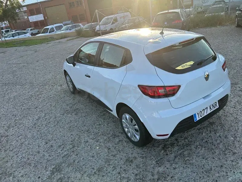 Usado Renault Clio IV Business 75 CV (55 kW) 2018 Blanco Berlina