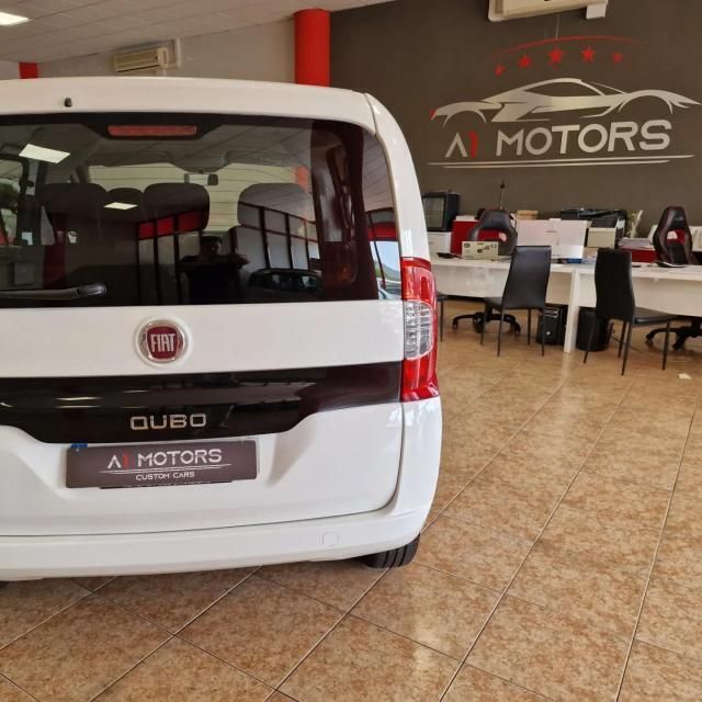 Usado Fiat Qubo Easy 77 CV (56 kW) 2017 Blanco Monovolumen