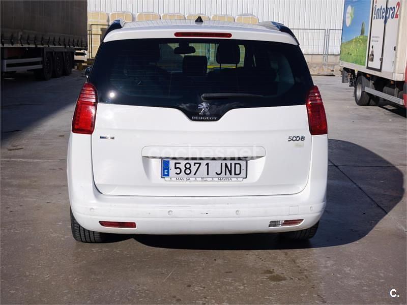 Usado Peugeot 5008 Style 130 CV (95 kW) 2016 Blanco Monovolumen