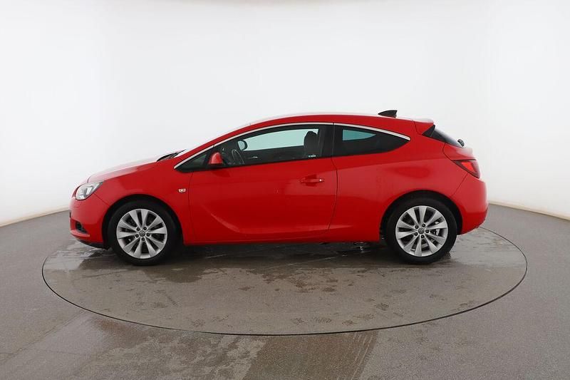Usado Opel Astra GTC Sportive 200 CV (147 kW) 2016 Rojo Utilitario