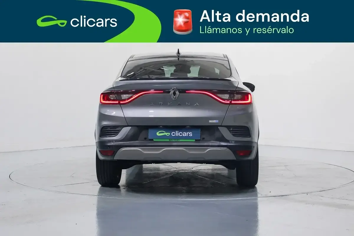 Usado Renault Arkana Zen 145 CV (106 kW) 2022 Gris / plata SUV