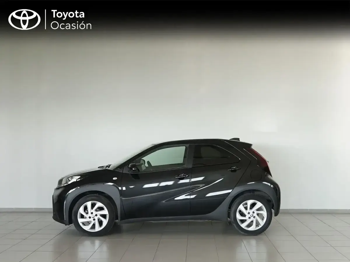 Usado Toyota Yaris Active 116 CV (85 kW) 2025 Gris Utilitario