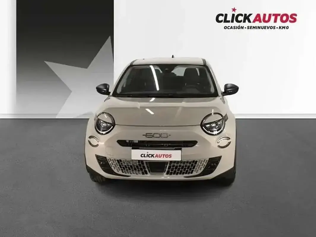 Usado Fiat 600 Pop 110 CV (80 kW) 2025 Blanco SUV