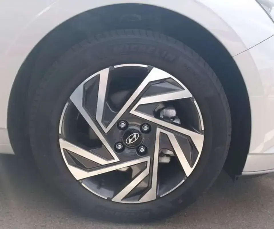 Nuevo Hyundai i20 90 CV (66 kW) 2026 Gris Utilitario