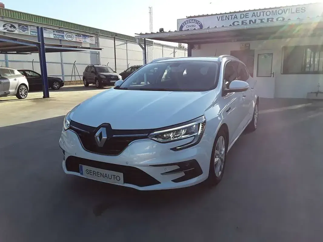 Usado Renault Mégane GrandTour Techno 116 CV (85 kW) 2022 Blanco Familiar