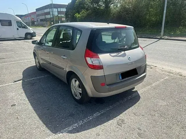 Begagnad Renault Scénic II 115 HK (84 kW) 2005 Minibuss