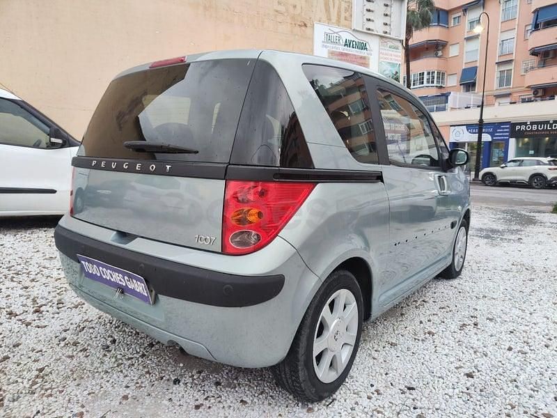 Usado Peugeot 1007 110 CV (80 kW) 2005 Gris / plata Monovolumen