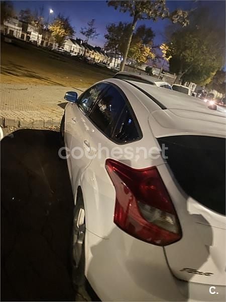 Usado Ford Focus Trend 95 CV (69 kW) 2011 Blanco Berlina
