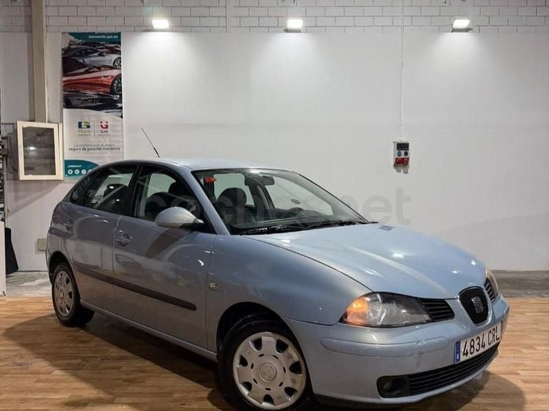 Usado Seat Ibiza 100 CV (73 kW) 2004 Azul Utilitario