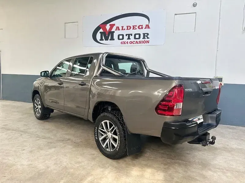 Usado Toyota HiLux 150 CV (110 kW) 2021 Verde Pickup/Camioneta