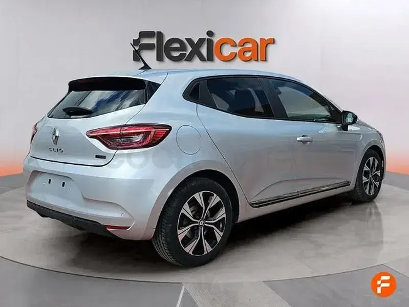 Usado Renault Clio V Evolution 143 CV (105 kW) 2023 Gris / plata Berlina