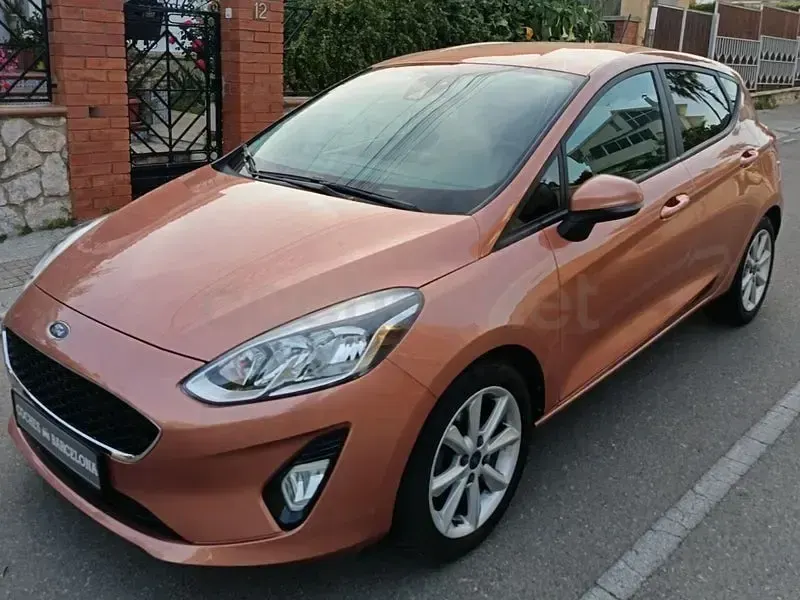 Usado Ford Fiesta Active 100 CV (73 kW) 2018 Rosa Utilitario
