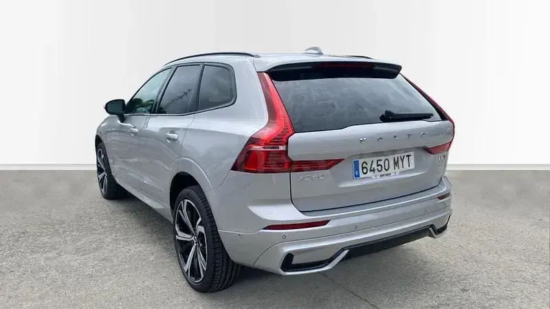 Usado Volvo XC60 Plus 250 CV (183 kW) 2025 Gris / plata SUV