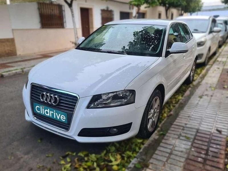 Usado Audi A3 Sportback Attraction 105 CV (77 kW) 2010 Blanco Utilitario