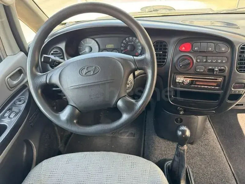 Usado Hyundai H-1 99 CV (72 kW) 2005 Gris / plata Monovolumen