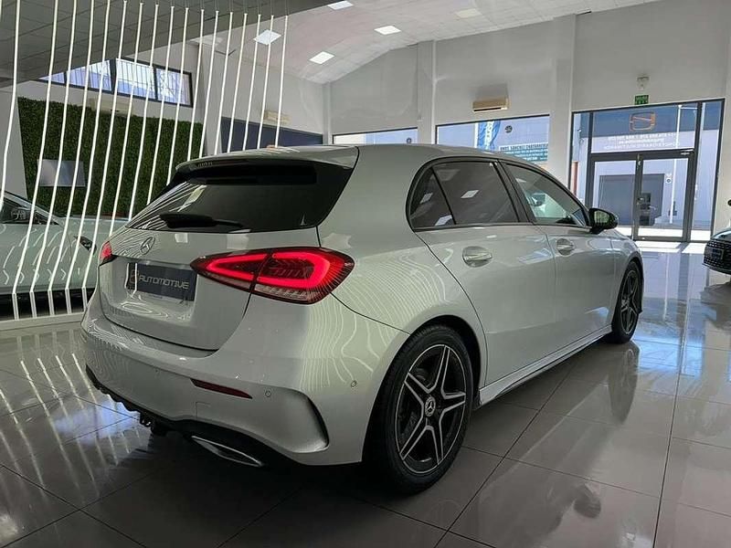 Usado Mercedes A180 109 CV (80 kW) 2020 Gris Utilitario