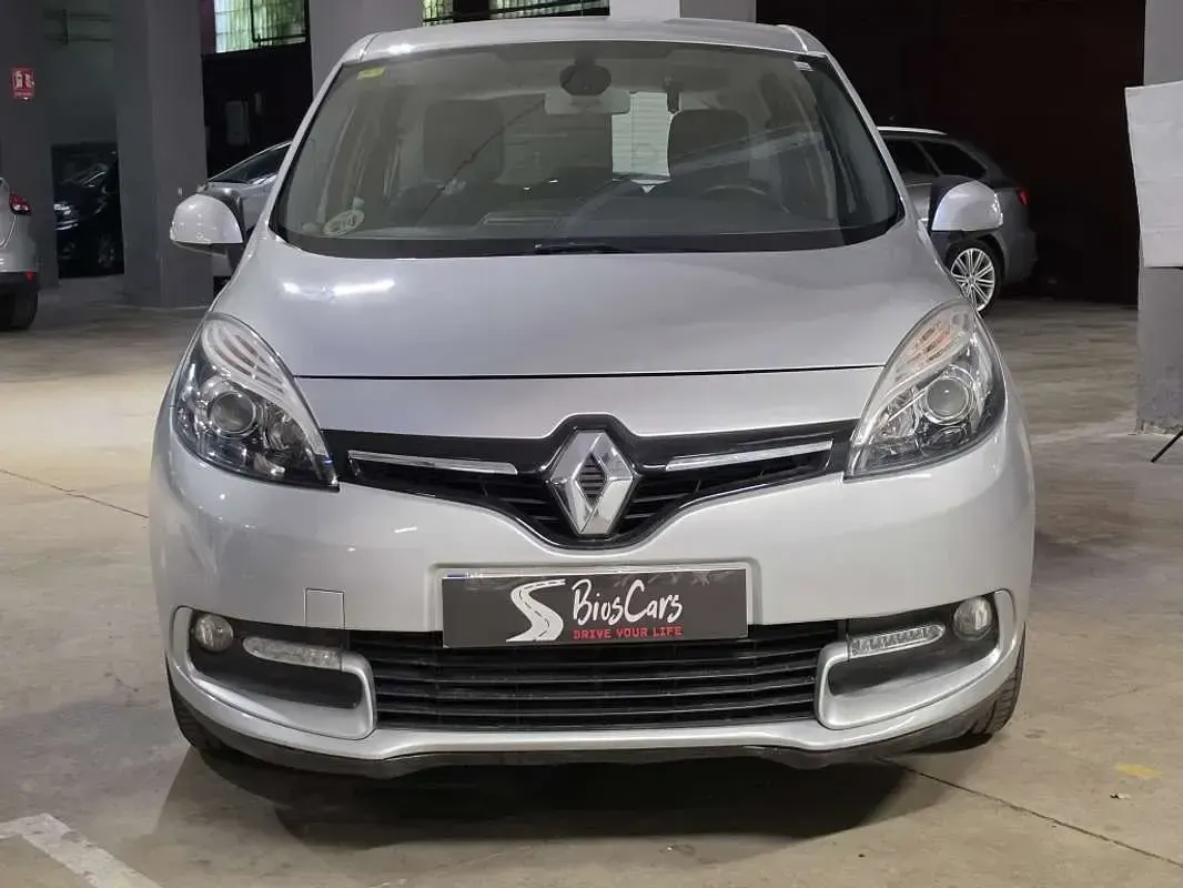 Usado Renault Scénic Expression 110 CV (80 kW) 2014 Gris Monovolumen