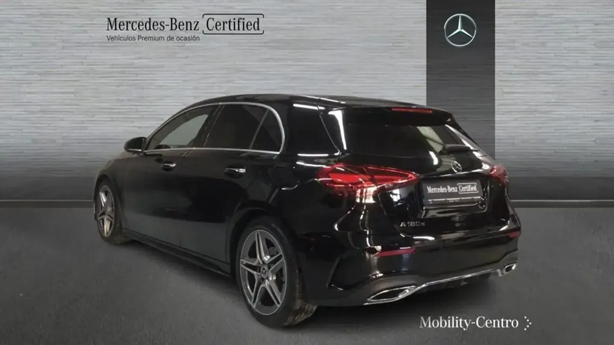 Usado Mercedes A180 116 CV (85 kW) 2024 Negro noche Utilitario
