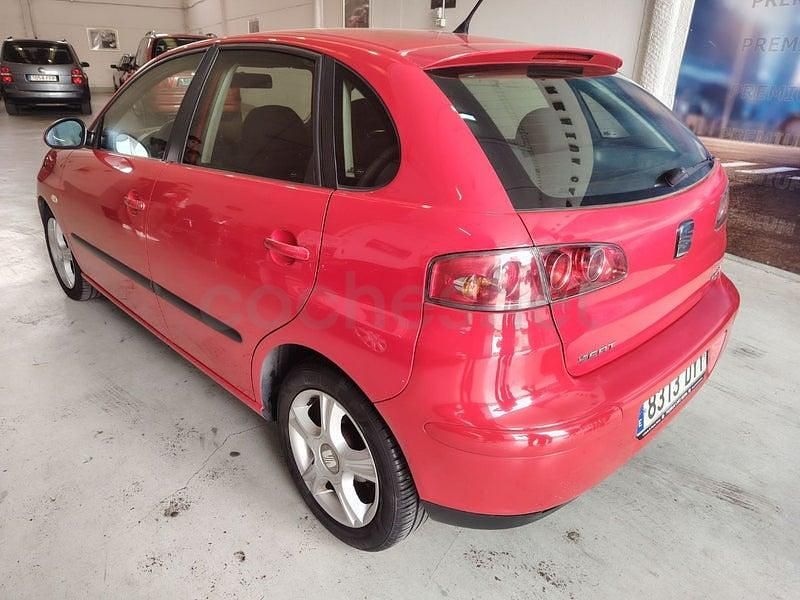Usado Seat Ibiza 100 CV (73 kW) 2006 Rojo Utilitario