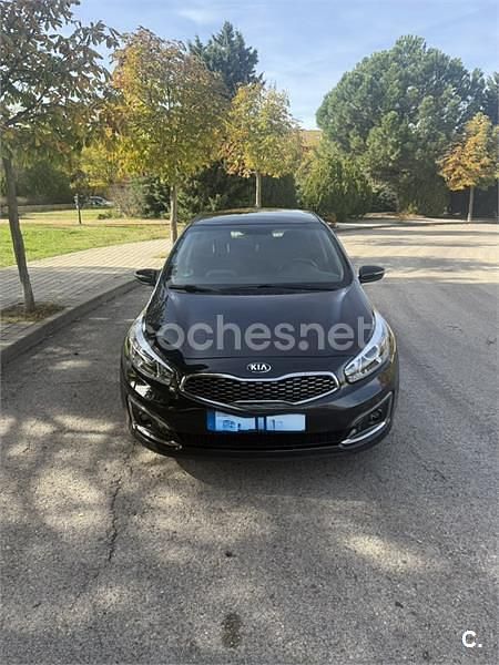 Negro Usado 2018 Kia Ceed GT Berlina | 10.900 € (Precio justo) - Imagen 1/4