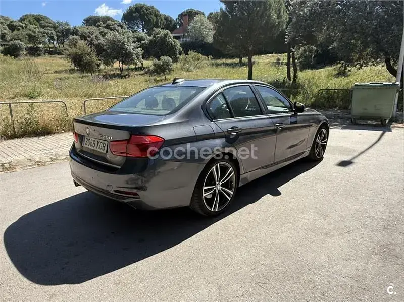 Käytetty BMW 320 Efficient Dynamics 163 HP (119 kW) 2017 Harmaa Sedan
