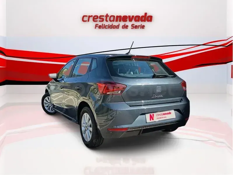 Usado Seat Ibiza Style 110 CV (80 kW) 2022 Gris / plata Utilitario