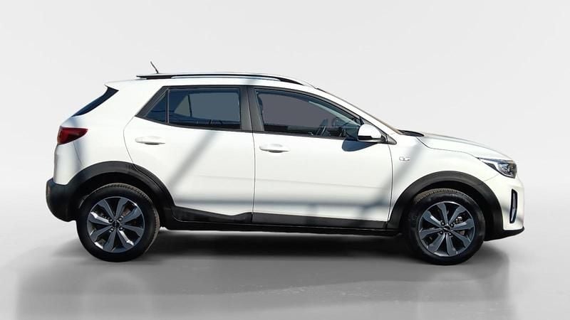 Usado Kia Stonic 84 CV (61 kW) 2023 Blanco SUV