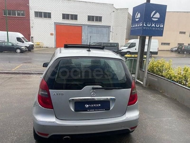Usado Mercedes A170 Avantgarde 116 CV (85 kW) 2009 Gris / plata Monovolumen
