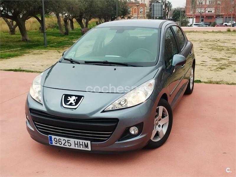 Usado Peugeot 207 92 CV (67 kW) 2011 Gris / plata Berlina