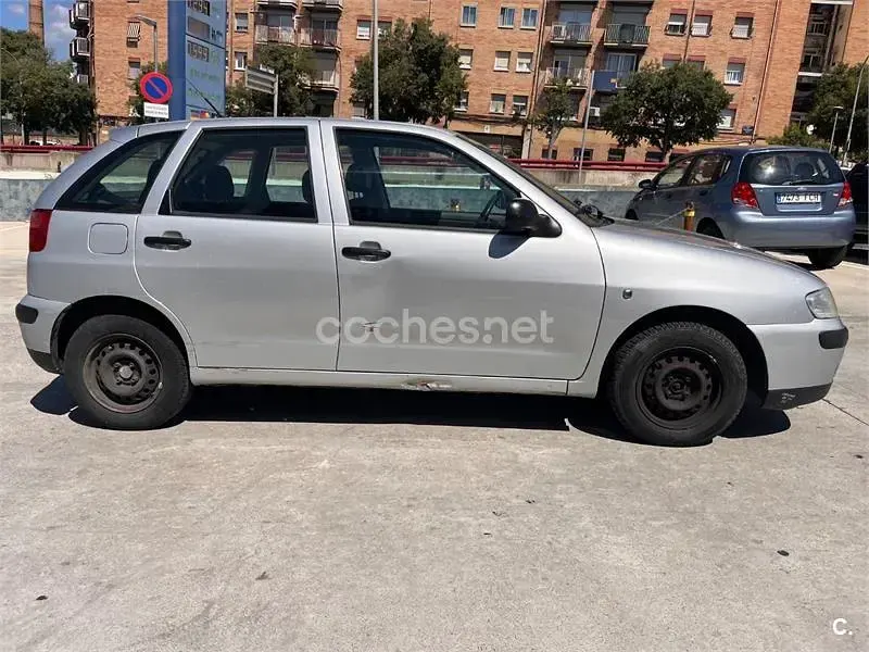 Usado Seat Ibiza ST Style 90 CV (66 kW) 2010 Gris / plata Familiar
