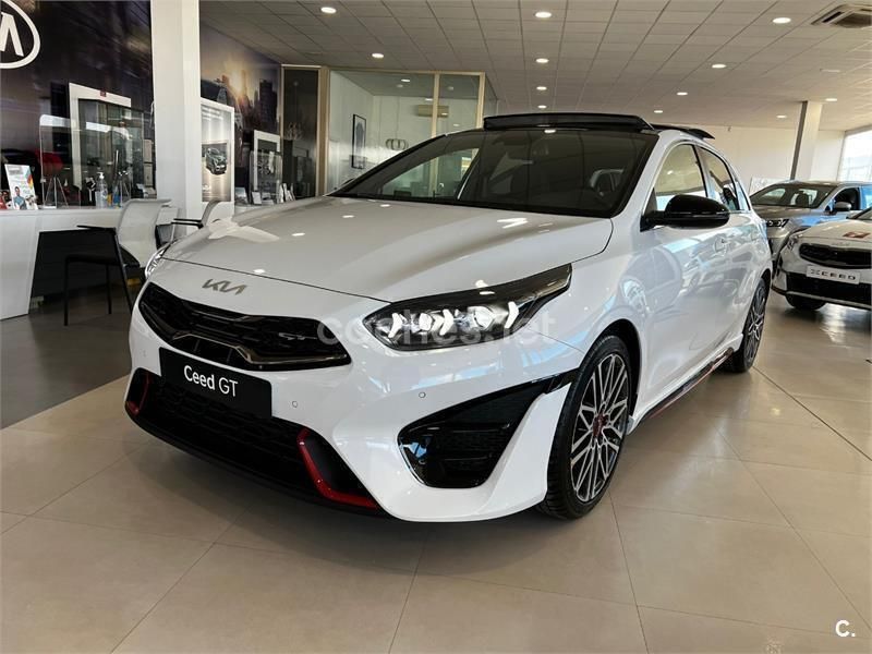 Blanco Usado 2022 Kia Ceed GT Berlina | 28.000 € (Caro) - Imagen 1/4