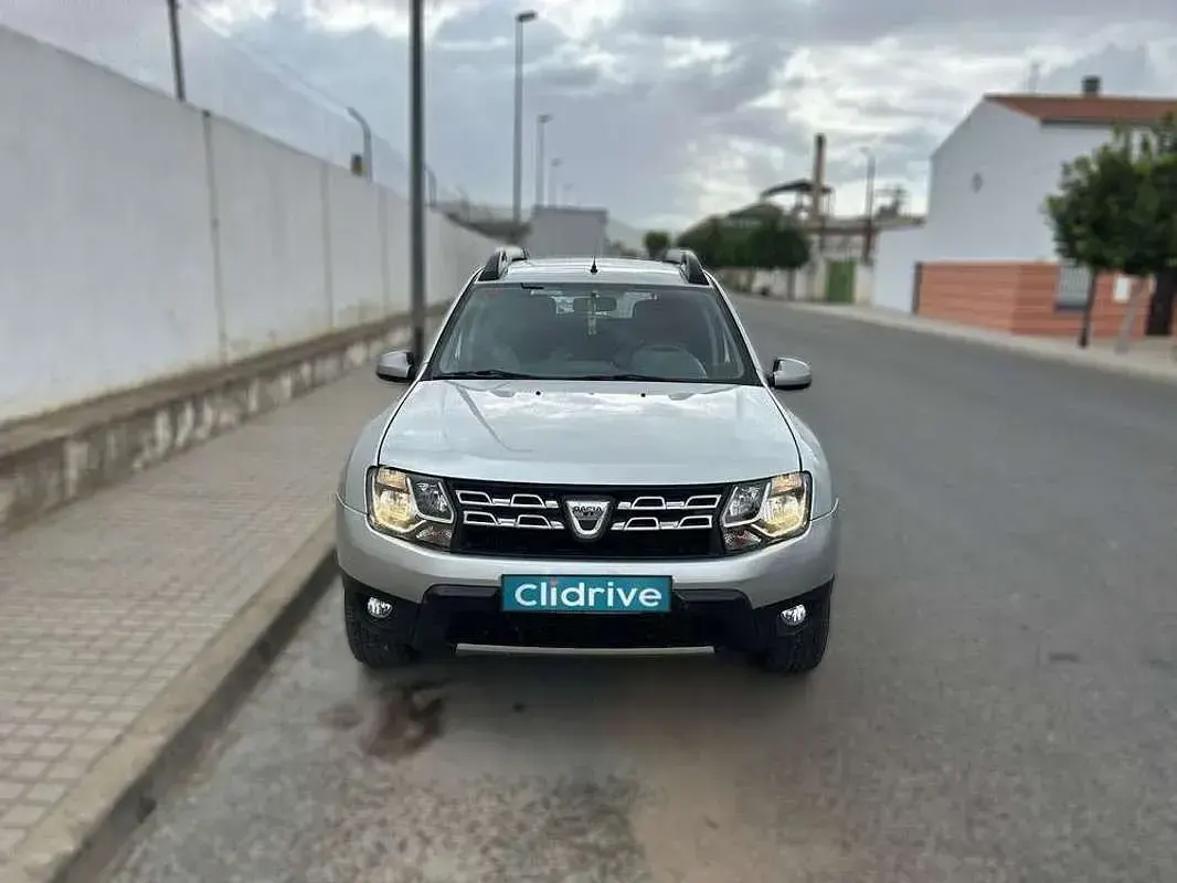 Usado Dacia Duster Lauréate 125 CV (91 kW) 2016 Gris SUV
