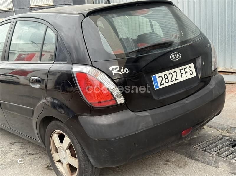 Usado Kia Rio EX 110 CV (80 kW) 2006 Negro Berlina