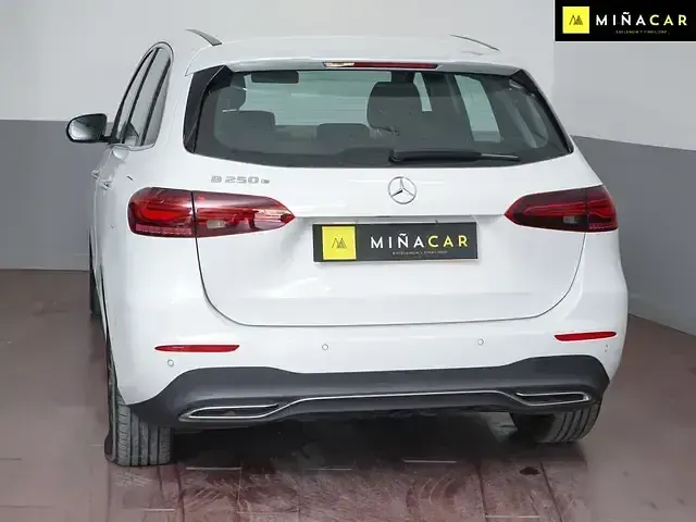Usado Mercedes B250e 218 CV (160 kW) 2025 Blanco Monovolumen