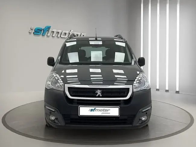Usado Peugeot Partner Tepee Outdoor 120 CV (88 kW) 2018 Gris Monovolumen