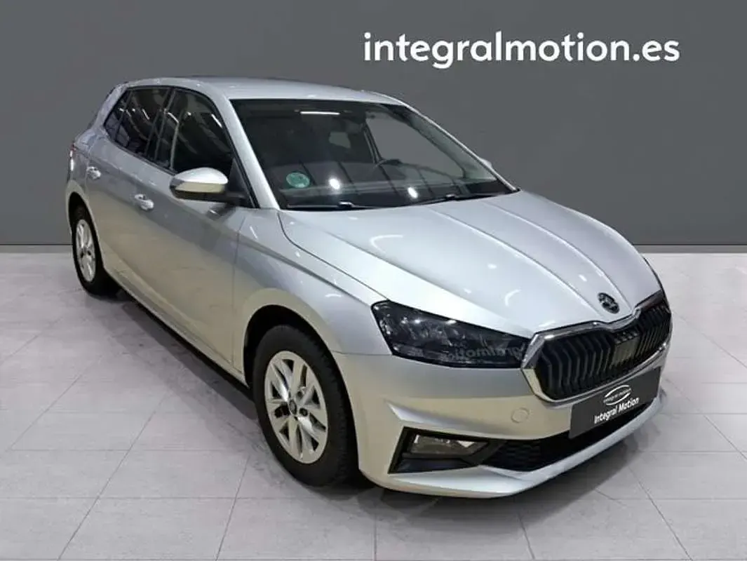 Usado Skoda Fabia Selection 95 CV (69 kW) 2025 Blanco Utilitario