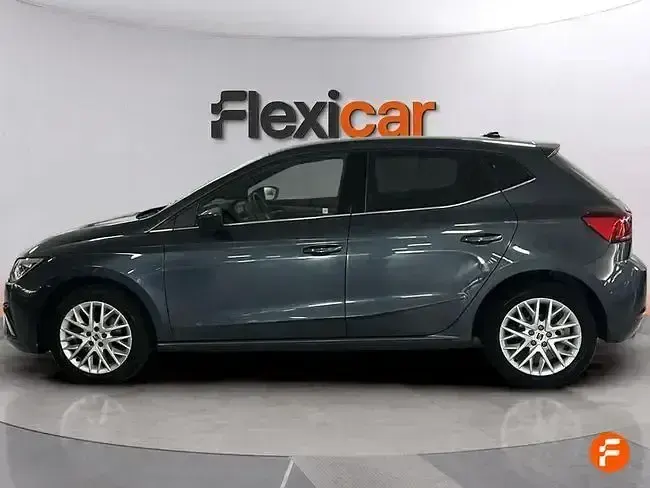 Usado Seat Ibiza 115 CV (84 kW) 2024 Gris Utilitario