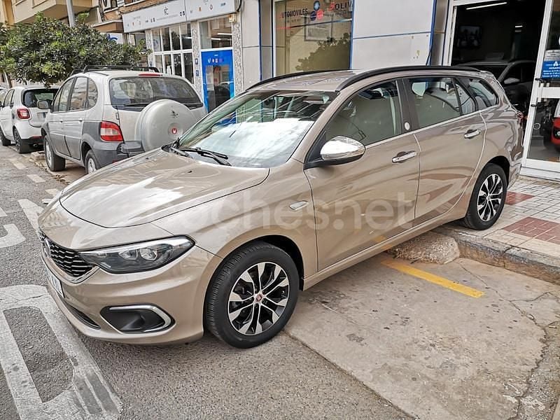 Usado Fiat Tipo Business 95 CV (69 kW) 2019 Beige Familiar
