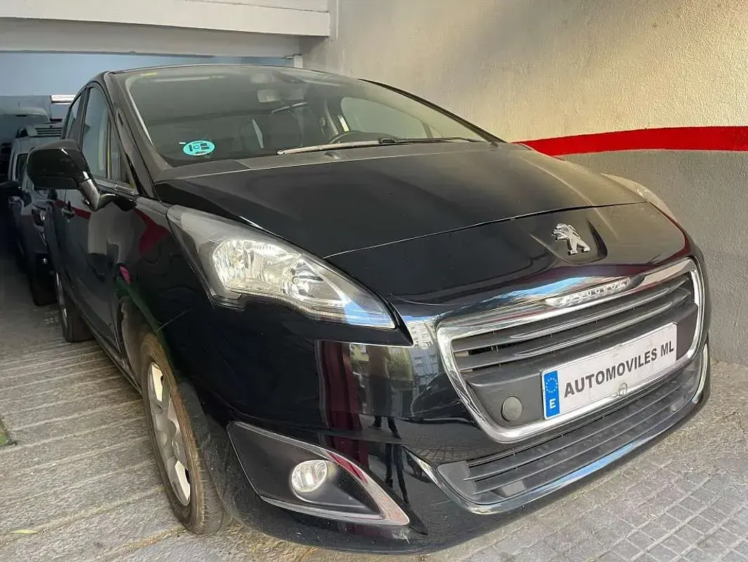 Usado Peugeot 5008 Active 120 CV (88 kW) 2016 Negro Monovolumen