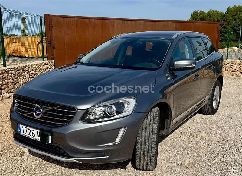Usado Volvo XC60 Momentum 136 CV (100 kW) 2016 Gris / plata SUV