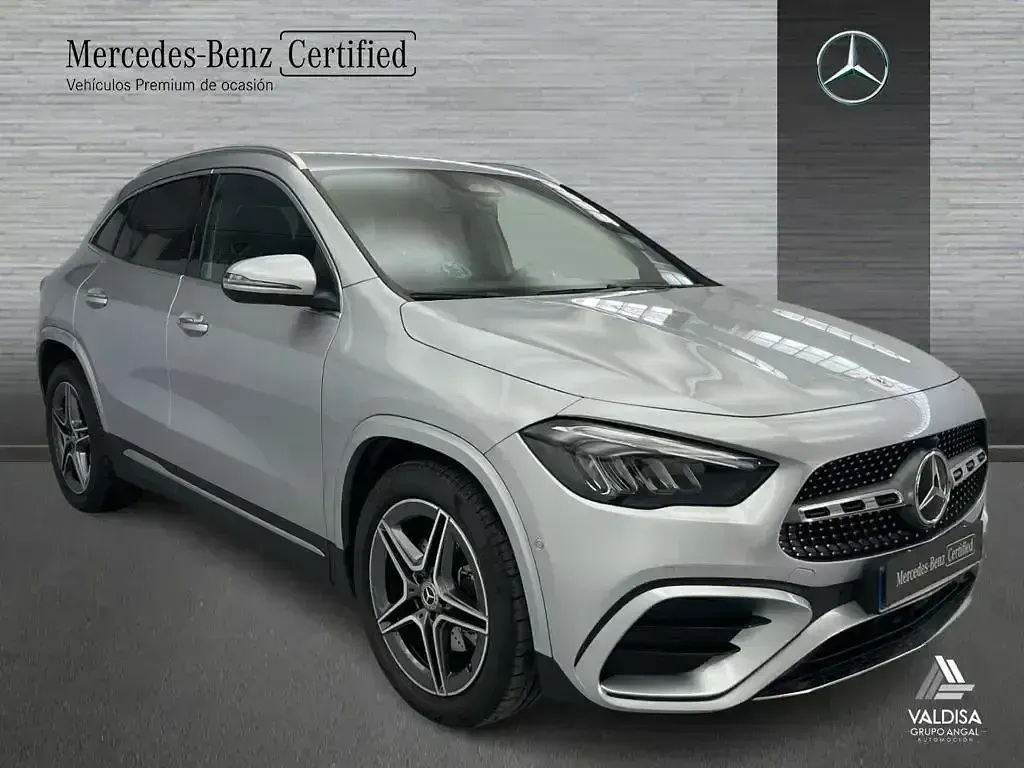 Usado Mercedes GLA200 163 CV (119 kW) 2025 Gris SUV