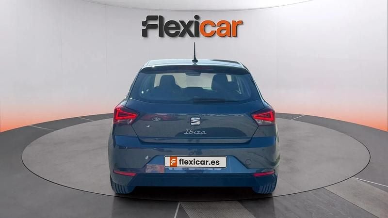 Usado Seat Ibiza Style 110 CV (80 kW) 2022 Gris Utilitario