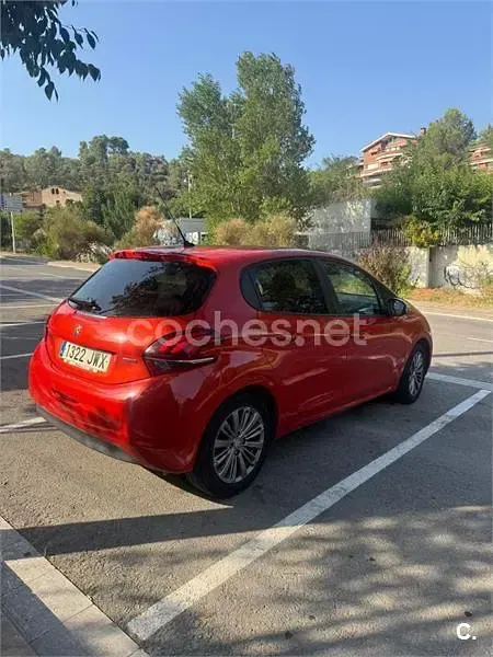 Usado Peugeot 208 Style 110 CV (80 kW) 2017 Naranja Utilitario