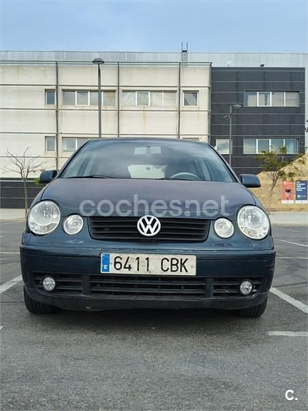 Azul Usado 2002 VW Polo Trendline Berlina | 2300 € (Precio justo) - Imagen 1/4